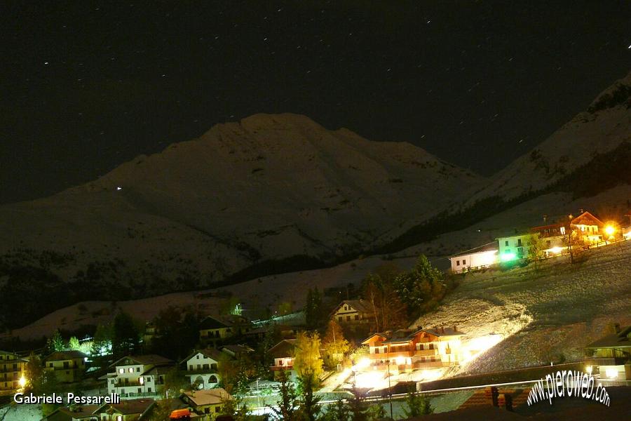 notturno Zambla Arera innevati.jpg